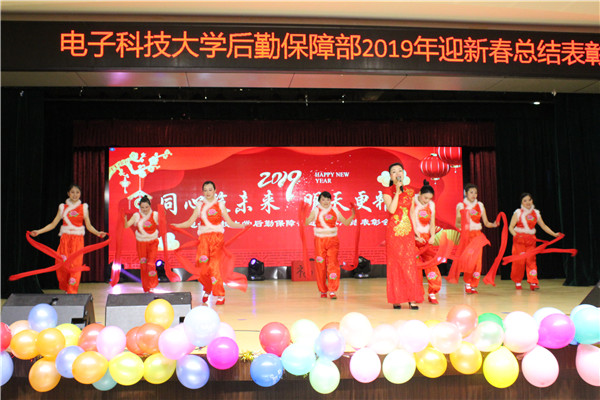 12《欢乐中国年》.jpg