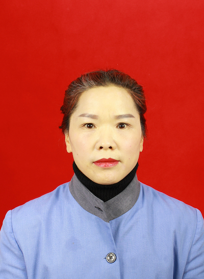 本科21栋值班员陈永春.jpg