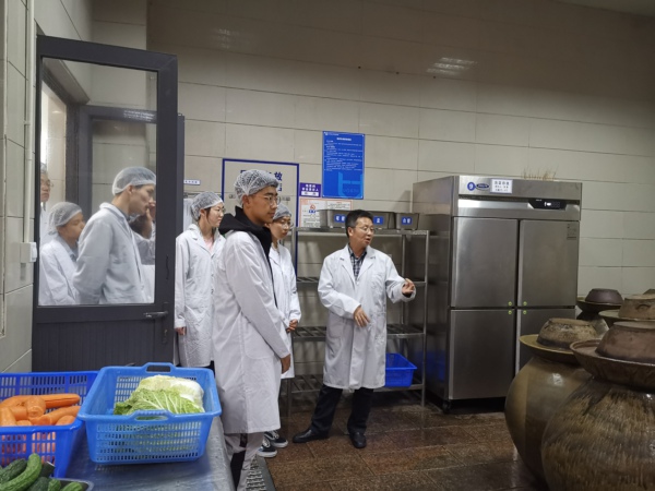 走进食堂4.jpg