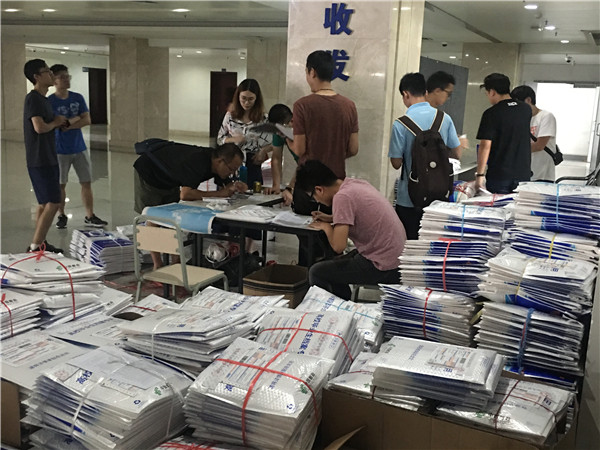 26不准动！你已被信件包围！.jpg