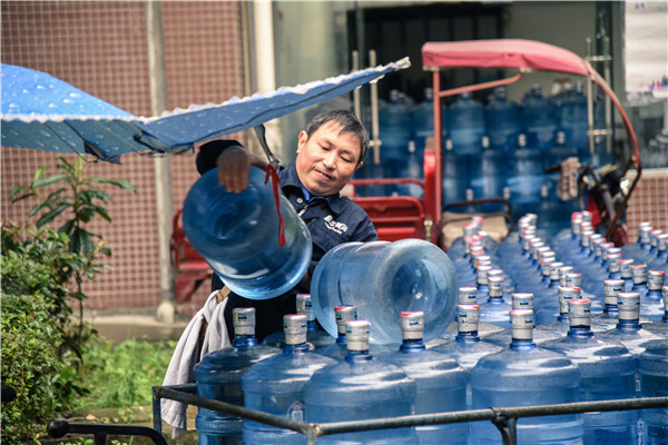 32powerful的送水师傅.jpg