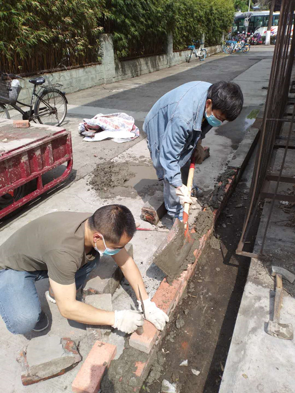 图书馆东侧散水沟维修2_副本.jpg