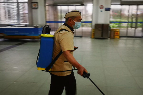 定时消毒，严格防控.jpg