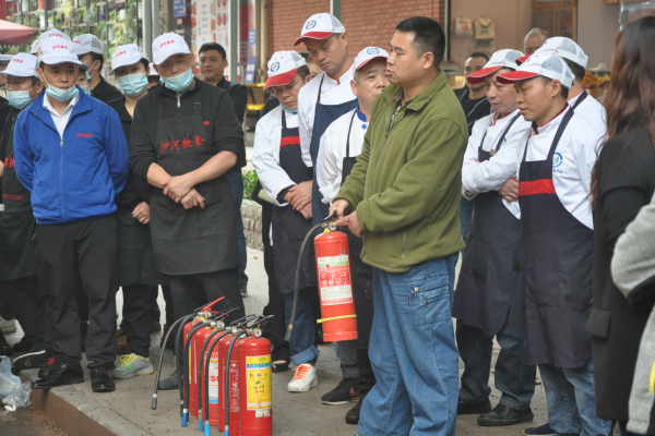 讲解消防器具操作步骤要点.jpg