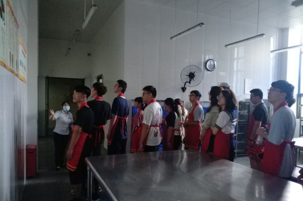 参观食堂-通讯.jpg