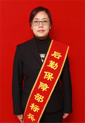 何忠莉.jpg