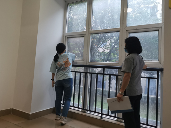 清洁玻璃.jpg