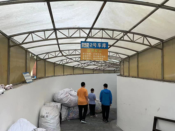 巡视地下车库.jpg