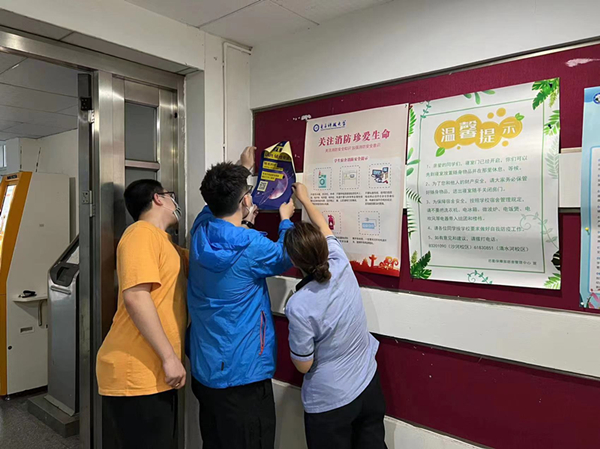 巡视宣传栏.jpg