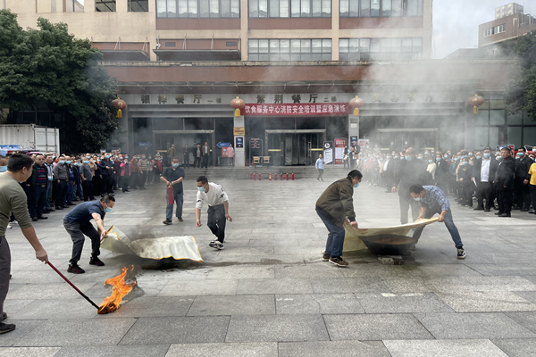 通讯配图2.jpg