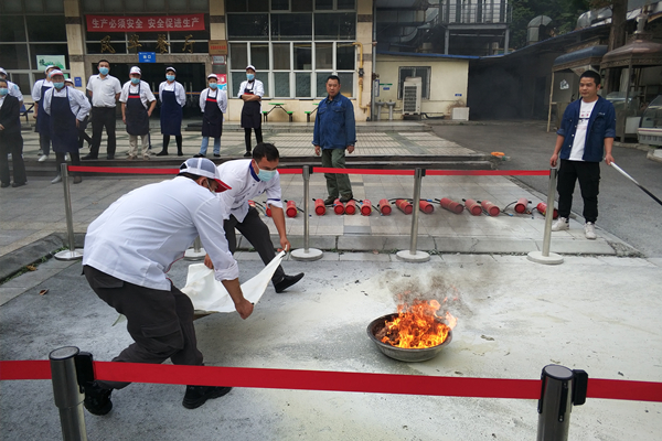 通讯配图6.jpg