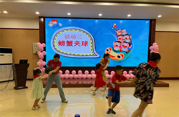 6螃蟹夹球.jpg