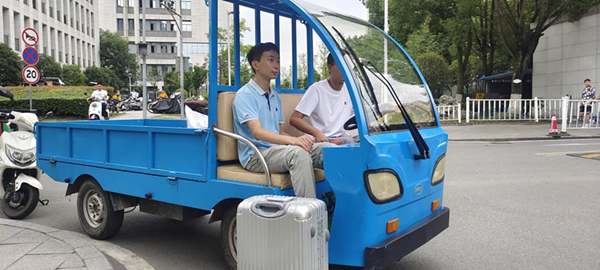 助力毕业生离校现场图 (50).jpg