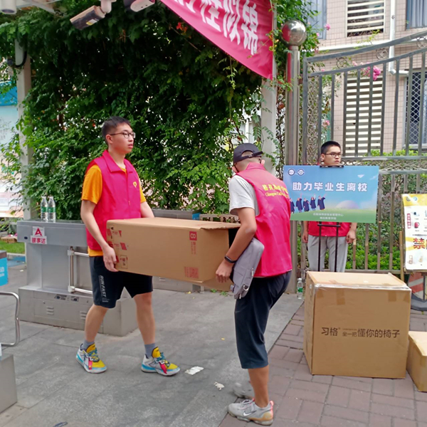 助力毕业生离校现场图 (11).jpg