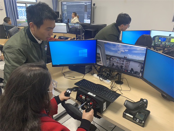5模拟飞行.jpg