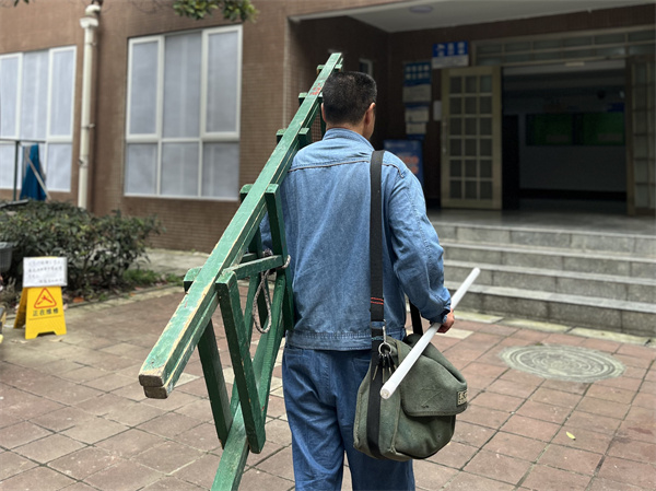 2前往报修寝室.jpg