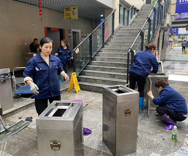 商业街开学新闻1.jpg
