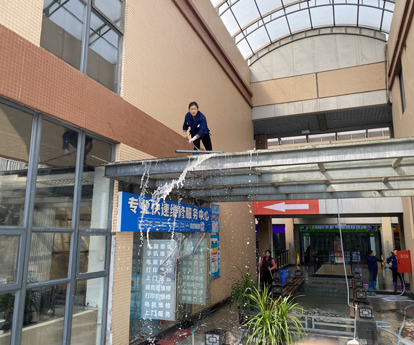 商业街开学准备3.jpg