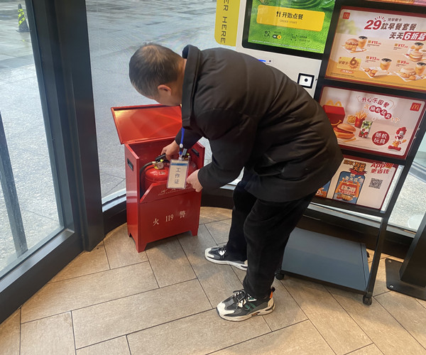 商业街开学检查5.jpg