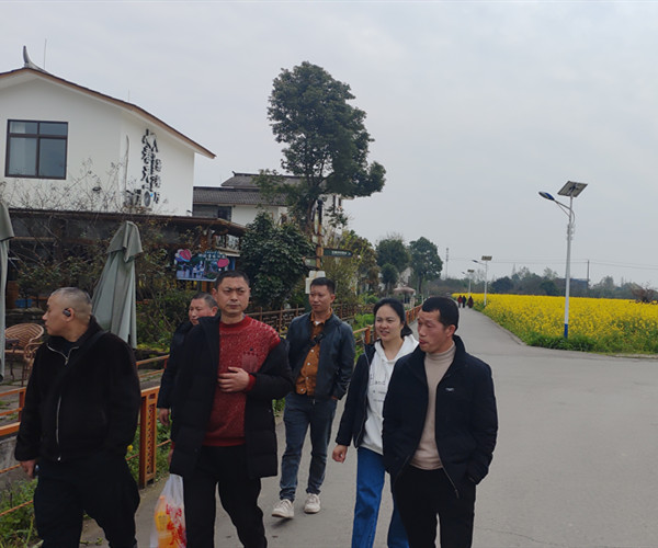 春游新闻2.jpg